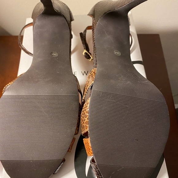 Nine West like new multi brown texture heels. Size 9. - Picture 3 of 4